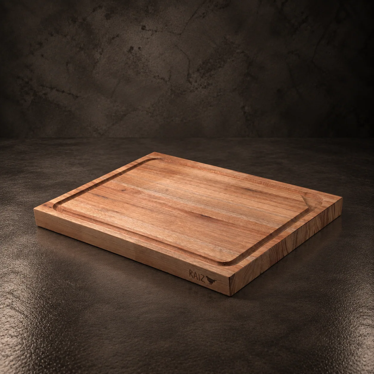 The compact Arrayanes board, on dark stone